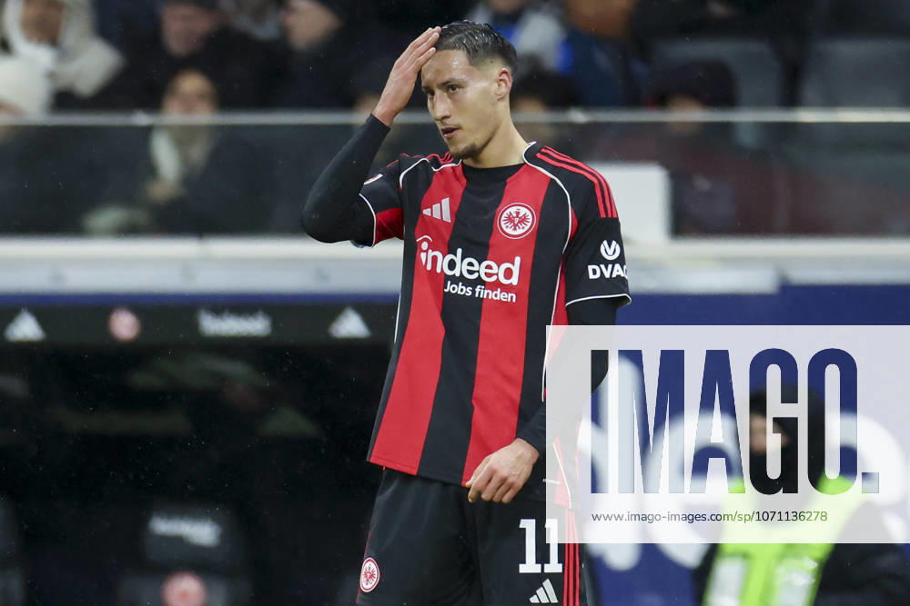 Younes Ebnoutalib (Eintracht Frankfurt) schaut enttaeuscht, Bundesliga, Eintracht Frankfurt v Borussia Dortmund, Deutsche Bank Park am 09. January 2026 in Frankfurt am Main, Deutschland. (Foto von Marco Steinbrenner DeFodi Images) Younes Ebnoutalib (Eintracht Frankfurt) looks dejected, Bundesliga, Eintracht Frankfurt v Borussia Dortmund, Deutsche Bank Park, January 9, 2026 in Frankfurt am Main, Germany. (Photo by Marco Steinbrenner DeFodi Images) DFL regulations prohibit any use of photographs as image sequences and or quasi-video. -