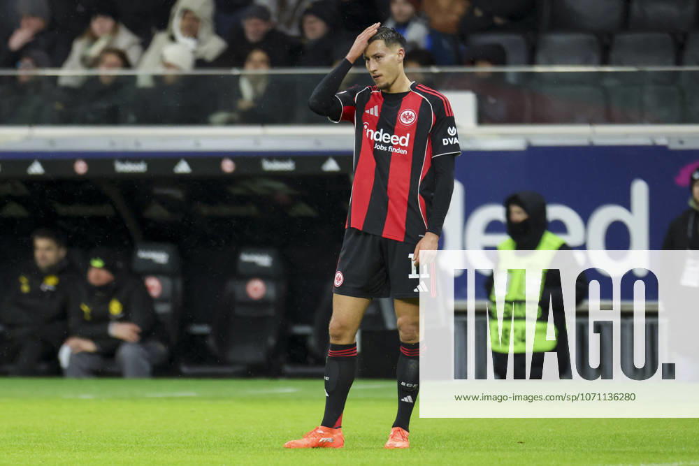 Younes Ebnoutalib (Eintracht Frankfurt) schaut enttaeuscht, Bundesliga, Eintracht Frankfurt v Borussia Dortmund, Deutsche Bank Park am 09. January 2026 in Frankfurt am Main, Deutschland. (Foto von Marco Steinbrenner DeFodi Images) Younes Ebnoutalib (Eintracht Frankfurt) looks dejected, Bundesliga, Eintracht Frankfurt v Borussia Dortmund, Deutsche Bank Park, January 9, 2026 in Frankfurt am Main, Germany. (Photo by Marco Steinbrenner DeFodi Images) DFL regulations prohibit any use of photographs as image sequences and or quasi-video. -