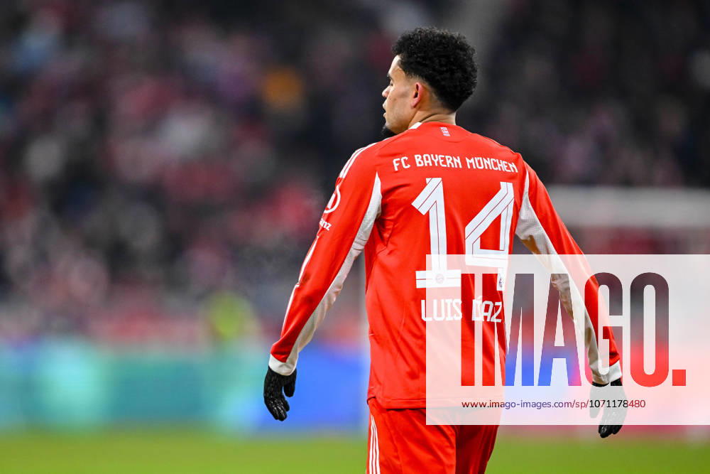 Luis Diaz (FC Bayern München) Schaut waehrend des spiels der Bundesliga zwischen FC Bayern München und VfL Wolfsburg, Allianz Arena am 11. January 2026 in München, Deutschland. (Foto von Harry Langer DeFodi Images) +++ Luis Diaz (FC Bayern München) Looks on during the Bundesliga match between FC Bayern München and VfL Wolfsburg at Allianz Arena on January 11, 2026 in München, Germany. (Photo by Harry Langer DeFodi Images) DFL regulations prohibit any use of photographs as image sequences and or quasi-video. (Photo by Harry Langer DeFodi Images) DFL regulations prohibit any use of photographs as image sequences and or quasi-video. -