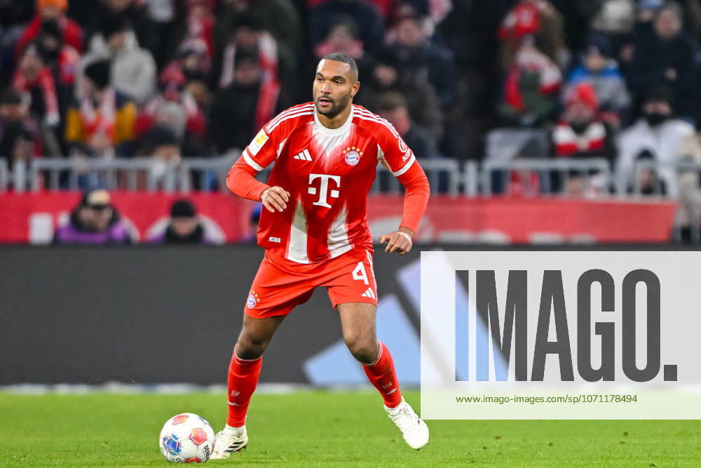 Jonathan Tah (FC Bayern München) in Aktion, am Ball, Einzelaktion waehrend des spiels der Bundesliga zwischen FC Bayern München und VfL Wolfsburg, Allianz Arena am 11. January 2026 in München, Deutschland. (Foto von Harry Langer DeFodi Images) +++ Jonathan Tah (FC Bayern München) controls the Ball during the Bundesliga match between FC Bayern München and VfL Wolfsburg at Allianz Arena on January 11, 2026 in München, Germany. (Photo by Harry Langer DeFodi Images) DFL regulations prohibit any use of photographs as image sequences and or quasi-video. (Photo by Harry Langer DeFodi Images) DFL regulations prohibit any use of photographs as image sequences and or quasi-video. -