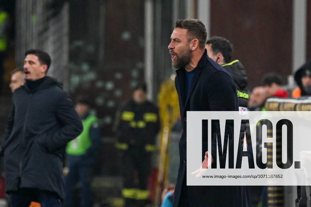 Genoa s head coach Daniele De Rossi during the Serie A soccer match between Genoa and Cagliari at the Luigi Ferraris Stadium in Genoa, Italy - Monday, January 12, 2026. - Soccer .