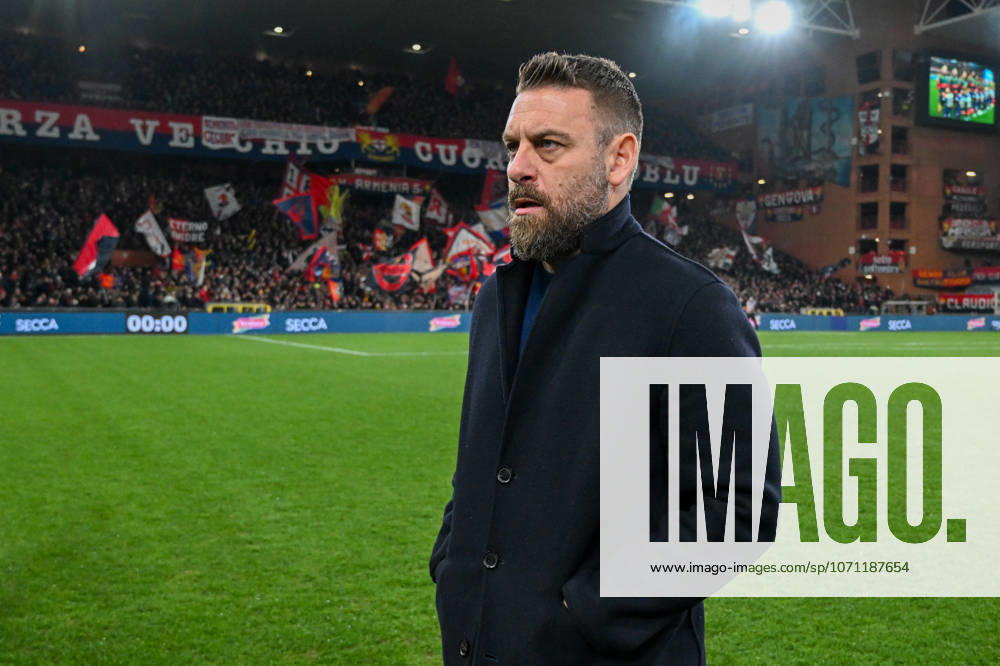 GenoaÕs head coach Daniele De Rossi during the Serie A soccer match between Genoa and Cagliari at the Luigi Ferraris Stadium in Genoa, Italy - Monday, January 12, 2026. - Soccer .