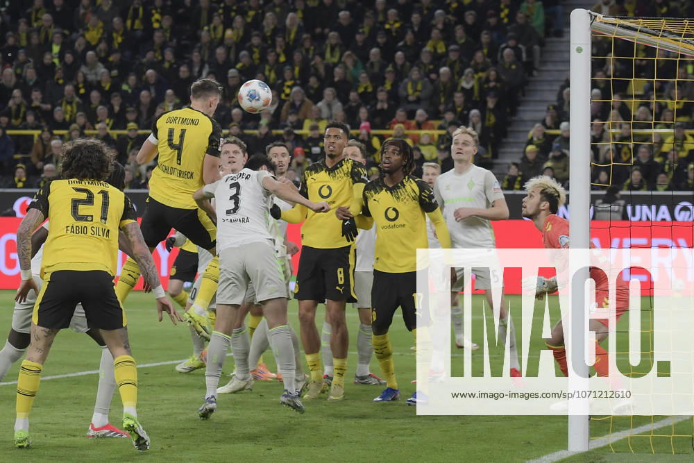 Nico Schlotterbeck (Dortmund 4) erzielt das Tor zum 1:0 13.01.2026 Fussball Borussia Dortmund vs SV Werder Bremen , Signal Iduna Park, Dortmund, DFB DFL REGULATIONS PROHIBIT ANY USE OF PHOTOGRAPHS AS IMAGE SEQUENCES AND OR QUASI-VIDEO