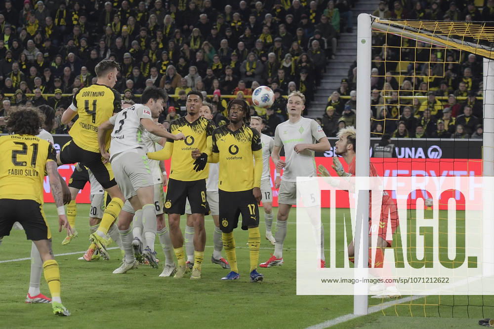 Nico Schlotterbeck (Dortmund 4) erzielt das Tor zum 1:0 13.01.2026 Fussball Borussia Dortmund vs SV Werder Bremen , Signal Iduna Park, Dortmund, DFB DFL REGULATIONS PROHIBIT ANY USE OF PHOTOGRAPHS AS IMAGE SEQUENCES AND OR QUASI-VIDEO