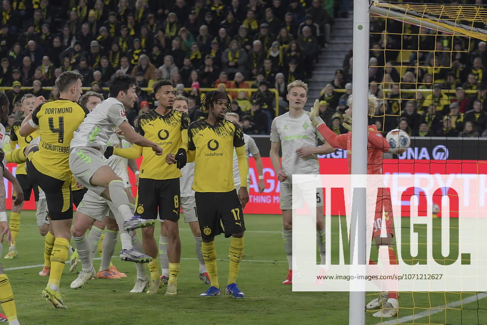 Nico Schlotterbeck (Dortmund 4) erzielt das Tor zum 1:0 13.01.2026 Fussball Borussia Dortmund vs SV Werder Bremen , Signal Iduna Park, Dortmund, DFB DFL REGULATIONS PROHIBIT ANY USE OF PHOTOGRAPHS AS IMAGE SEQUENCES AND OR QUASI-VIDEO