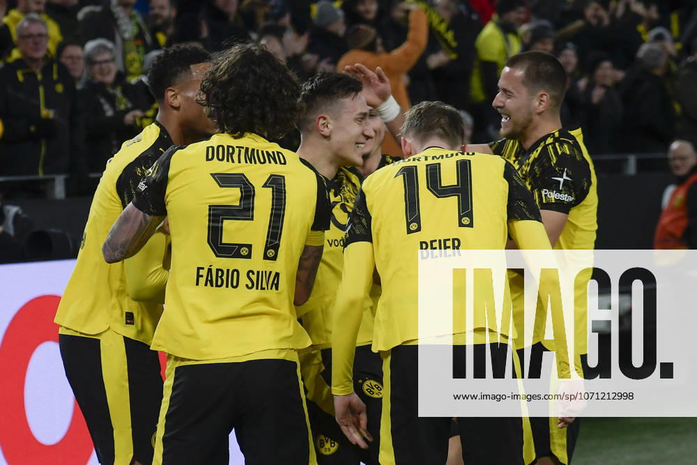 Nico Schlotterbeck (Dortmund 4) jubelt nach dem Tor zum 1:0 mit der Mannschaft 13.01.2026 Fussball Borussia Dortmund vs SV Werder Bremen , Signal Iduna Park, Dortmund, DFB DFL REGULATIONS PROHIBIT ANY USE OF PHOTOGRAPHS AS IMAGE SEQUENCES AND OR QUASI-VIDEO