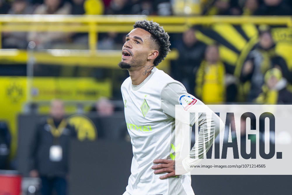 Borussia Dortmund - SV Werder Bremen, 17. Spieltag im Signal-Iduna-Park. Justin Njinmah (Werder Bremen) reagiert. WICHTIGER HINWEIS: Gemäß den Vorgaben der DFL und des DFB ist es untersagt, in dem Stadion und oder vom Spiel angefertigte Fotoaufnahmen in Form von Sequenzbildern und oder videoähnlichen Fotostrecken zu verwerten bzw. verwerten zu lassen.