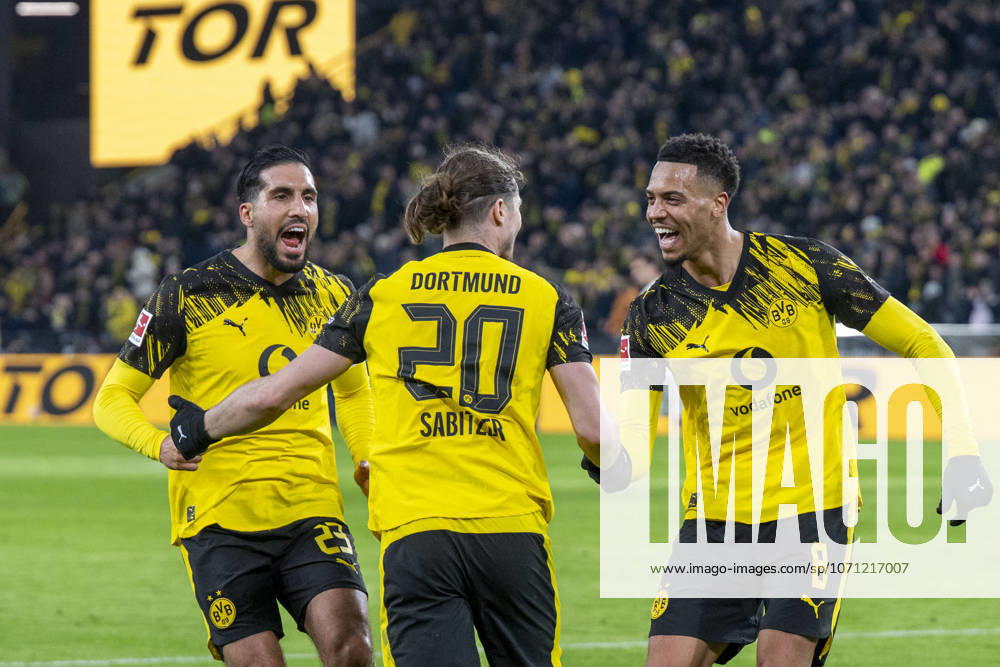 Borussia Dortmund - SV Werder Bremen, 17. Spieltag im Signal-Iduna-Park. Emre Can (Borussia (Borussia Dortmund), Marcel Sabitzer (Borussia Dortmund) und Felix Nmecha (Borussia Dortmund) jubeln nach seinem Tor zum 2:0. WICHTIGER HINWEIS: Gemäß den Vorgaben der DFL und des DFB ist es untersagt, in dem Stadion und oder vom Spiel angefertigte Fotoaufnahmen in Form von Sequenzbildern und oder videoähnlichen Fotostrecken zu verwerten bzw. verwerten zu lassen.