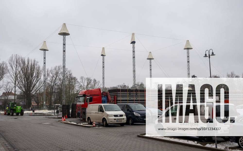 Fußball, Herren, Saison 2025 2026, 1. Bundesliga. 1. FC Union Berlin, Aufbau des Festzeltes auf dem Parkplatz neben dem Stadion An der Alten Försterei für den feierlichen Festakt anlässlich des 60-jährigen Vereinsjubiläums am 20. Januar 2026, 14.01.2026,