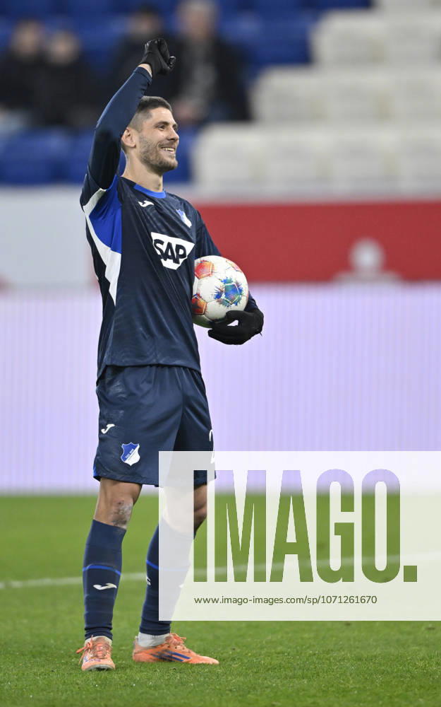 Nach Spielende: Schlussjubel, Freude, Glueck, Jubel Andrej Kramaric TSG 1899 Hoffenheim (27) mit Spielball TSG 1899 Hoffenheim vs Borussia Moenchengladbach BMG 14.01.2026 DFL REGULATIONS PROHIBIT ANY USE OF PHOTOGRAPHS AS IMAGE SEQUENCES AND OR QUASI-VIDEO TSG 1899 Hoffenheim vs Borussia Moenchengladbach BMG Sinsheim