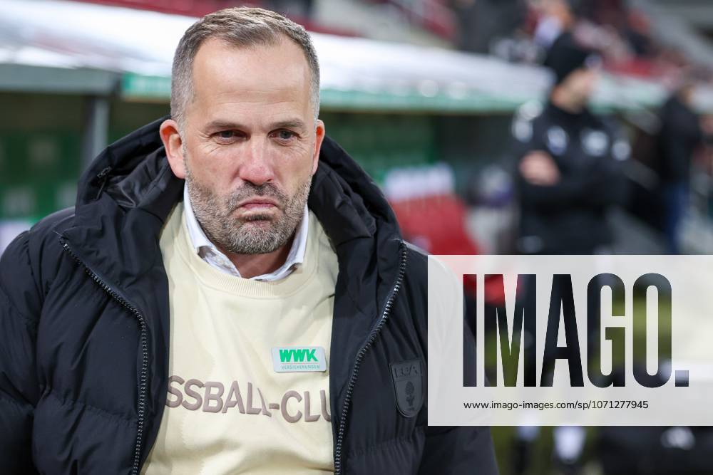 Chef-Trainer Manuel Baum (FC Augsburg), FC Augsburg vs. 1. FC Union Berlin, Fussball, 1. Bundesliga, 17. Spieltag, 15.01.2026 DFB regulations prohibit any use of photographs as image sequences and or quasi-video Augsburg Bayern Deutschland