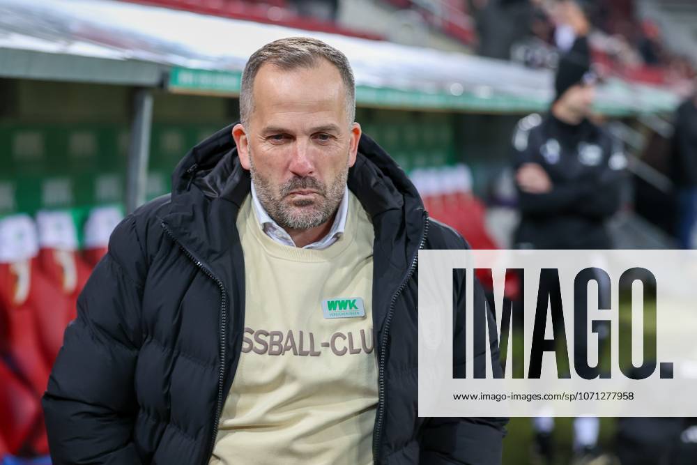 Chef-Trainer Manuel Baum (FC Augsburg), FC Augsburg vs. 1. FC Union Berlin, Fussball, 1. Bundesliga, 17. Spieltag, 15.01.2026 DFB regulations prohibit any use of photographs as image sequences and or quasi-video Augsburg Bayern Deutschland