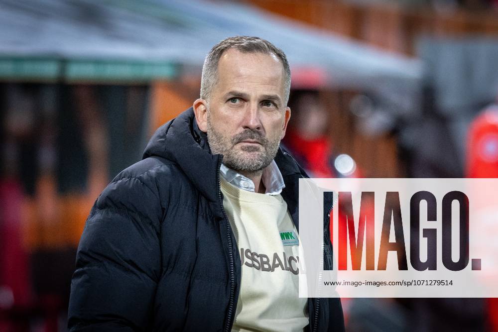 Chef-Trainer Manuel Baum (FC Augsburg), FC Augsburg vs. 1. FC Union Berlin, Fussball, Maenner, Bundesliga, Saison 2025 2026, Hinrunde, 17 Spieltag, 15.01.2026 DFB regulations prohibit any use of photographs as image sequences and or quasi-video Augsburg Bayern Deutschland