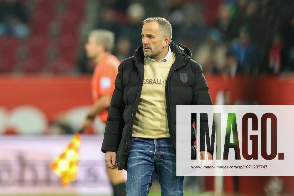 Chef-Trainer Manuel Baum (FC Augsburg), FC Augsburg vs. 1. FC Union Berlin, Fussball, 1. Bundesliga, 17. Spieltag, 15.01.2026 DFB regulations prohibit any use of photographs as image sequences and or quasi-video Augsburg Bayern Deutschland