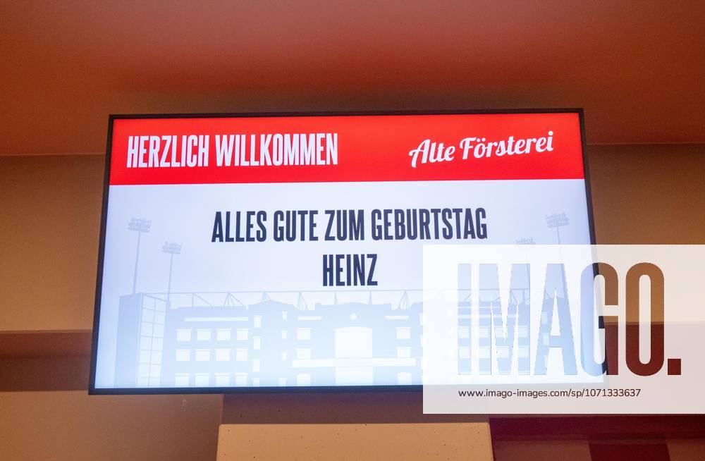 Fußball, Herren, Saison 2025 2026, 1. Bundesliga, 1. FC Union Berlin, Ex-Trainer Heinz Werner feiert seinen 90. Geburtstag (27.12.) im VIP-Bereich im Stadion An der Alten Försterei nach, Begrüßung auf der Etage, 16.01. 2026,