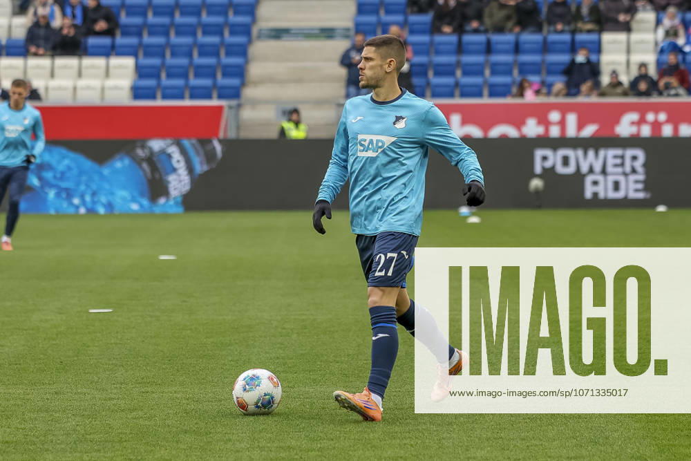 Andrej Kramaric (TSG Hoffenheim, 27) beim Aufwärmen vor Spielbeginn , Deutschland, Fussball, 1. Bundesliga, 18.Spieltag, 2025 2026, TSG Hoffenheim vs. Bayer 04 Leverkusen, 17.01.2026, Sinsheim PreZero Arena Baden-Württemberg Deutschland