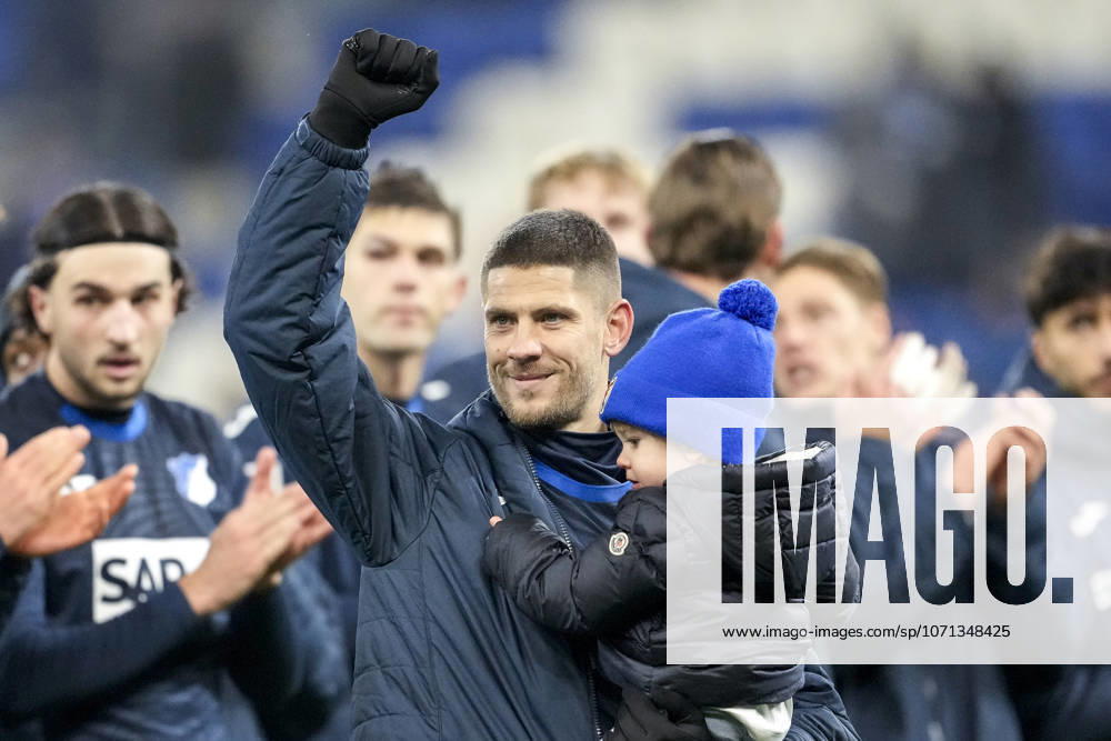 Andrej Kramaric (Hoffenheim, 27), Spieler der TSG 1899 Hoffenheim, Einzelbild, Einzelfoto, Jubel nach dem Schlusspfiff, Freude über den Sieg, Sieger, Gewinner, jubelt, jubeln, fröhlich, positiv, freut sich, freuen, optimistisch, Highlight, Action, Aktion, 17.01.2026, Sinsheim (Deutschland), Fussball, Bundesliga, TSG 1899 Hoffenheim - Bayer 04 Leverkusen, DFB DFL REGULATIONS PROHIBIT ANY USE OF PHOTOGRAPHS AS IMAGE SEQUENCES AND OR QUASI-VIDEO.