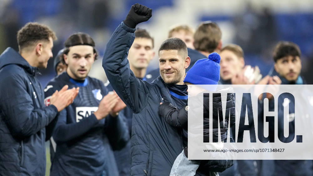 Andrej Kramaric (Hoffenheim, 27), Spieler der TSG 1899 Hoffenheim, Einzelbild, Einzelfoto, Jubel nach dem Schlusspfiff, Freude über den Sieg, Sieger, Gewinner, jubelt, jubeln, fröhlich, positiv, freut sich, freuen, optimistisch, Highlight, Action, Aktion, 17.01.2026, Sinsheim (Deutschland), Fussball, Bundesliga, TSG 1899 Hoffenheim - Bayer 04 Leverkusen, DFB DFL REGULATIONS PROHIBIT ANY USE OF PHOTOGRAPHS AS IMAGE SEQUENCES AND OR QUASI-VIDEO.