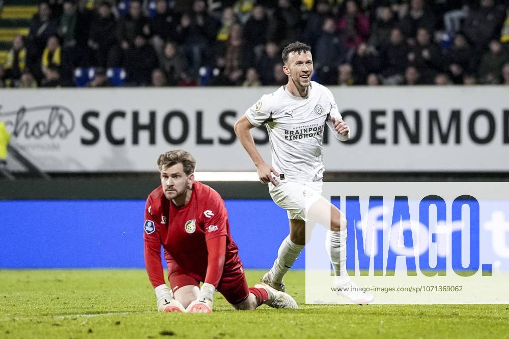 SITTARD - Fortuna Sittard goalkeeper Mattijs Branderhorst and Ivan Perisic of PSV Eindhoven react after the 2-1 goal during the Dutch Eredivisie match between Fortuna Sittard and PSV at the Fortuna Sittard Stadium on January 17, 2025, in Sittard, Netherlands. TOBIAS KLEUVER ANP Eredivisie 2025-2026 ANPxSportx IVx 547801886 originalFilename: 547801886