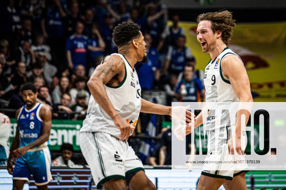 Marco Hollersbacher (Gladiators Trier) jubelt mit Urald King (Gladiators Trier), Vet Concept Gladiators Trier vs Skyliners Frankfurt, Basketball, easyCredit BBL, 16. Spieltag, Saison 2025 2026, 17.01.2026 Vet Concept Gladiators Trier vs Skyliners Frankfurt, Basketball, easyCredit BBL, 16. Spieltag, Saison 2025 2026