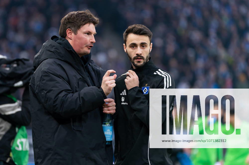 Merlin Polzin (Hamburger SV, Trainer) mit Fabio Vieira (Hamburger SV, 20), GER, Hamburger SV vs. Borussia Moenchengladbach, Fussball, Bundesliga, Spieltag 18, Saison 2025 2026, 17.01.2025 DFL REGULATIONS PROHIBIT ANY USE OF PHOTOGRAPHS AS IMAGE SEQUENCES AND OR QUASI-VIDEO GER, Hamburger SV vs. Borussia Moenchengladbach, Fussball, Bundesliga, Spieltag 18, Saison 2025 2026, 17.01.2025 Hamburg