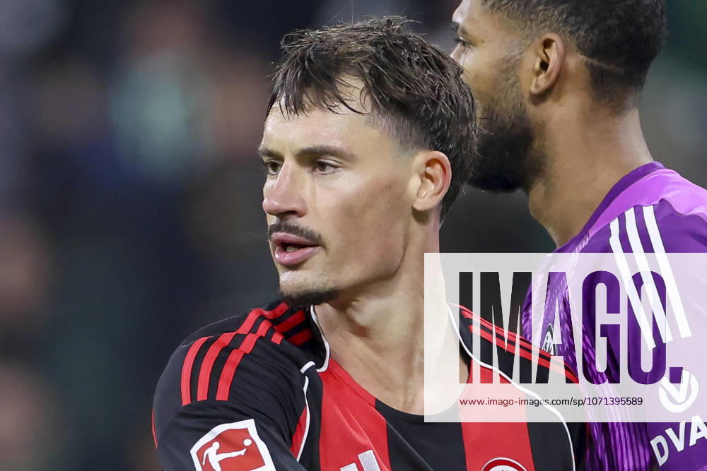 Robin Koch (Eintracht Frankfurt) schaut enttaeuscht, Bundesliga, SV Werder Bremen v Eintracht Frankfurt, Weserstadion am 16. January 2026 in Bremen, Deutschland. (Foto von Marco Steinbrenner DeFodi Images) Robin Koch (Eintracht Frankfurt) looks dejected, Bundesliga, SV Werder Bremen v Eintracht Frankfurt, Weserstadion, January 16, 2026 in Bremen, Germany. (Photo by Marco Steinbrenner DeFodi Images) DFL regulations prohibit any use of photographs as image sequences and or quasi-video. -
