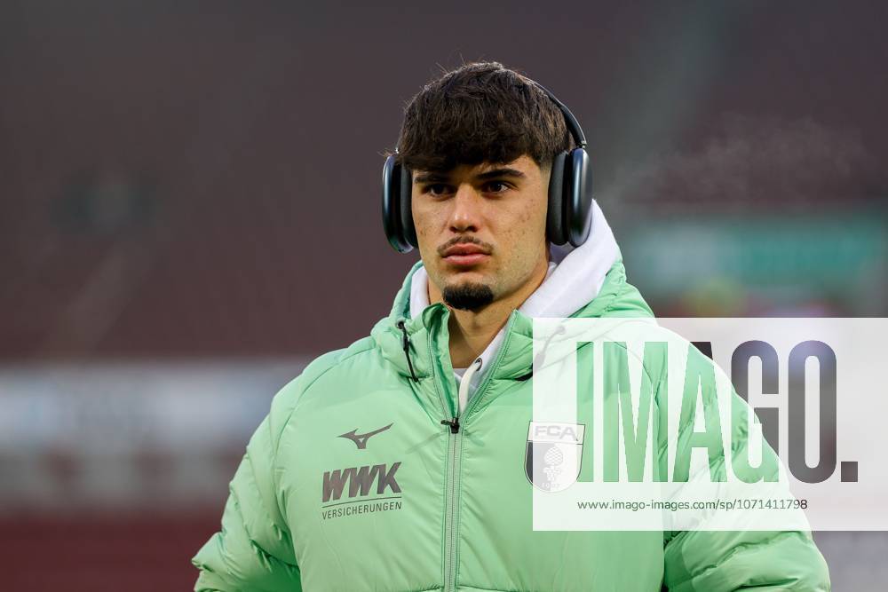 Rodrigo Ribeiro 21 (FC Augsburg), FC Augsburg vs. SC Freiburg, Fussball, 1. Bundesliga, 18. Spieltag, 18.01.2026 DFB regulations prohibit any use of photographs as image sequences and or quasi-video Augsburg Bayern Deutschland