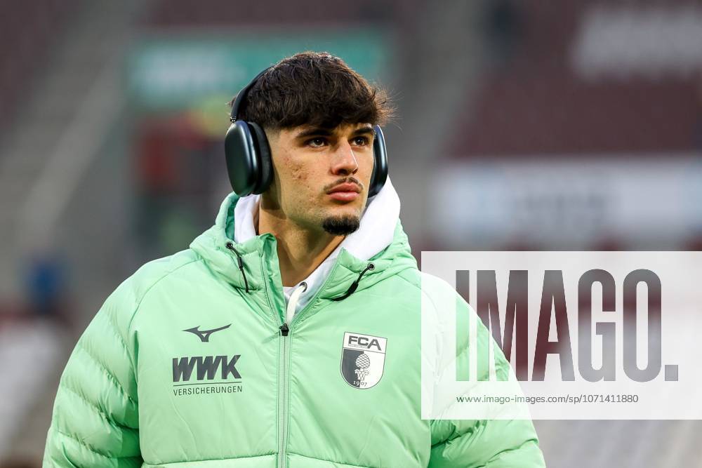 Rodrigo Ribeiro 21 (FC Augsburg), FC Augsburg vs. SC Freiburg, Fussball, 1. Bundesliga, 18. Spieltag, 18.01.2026 DFB regulations prohibit any use of photographs as image sequences and or quasi-video Augsburg Bayern Deutschland