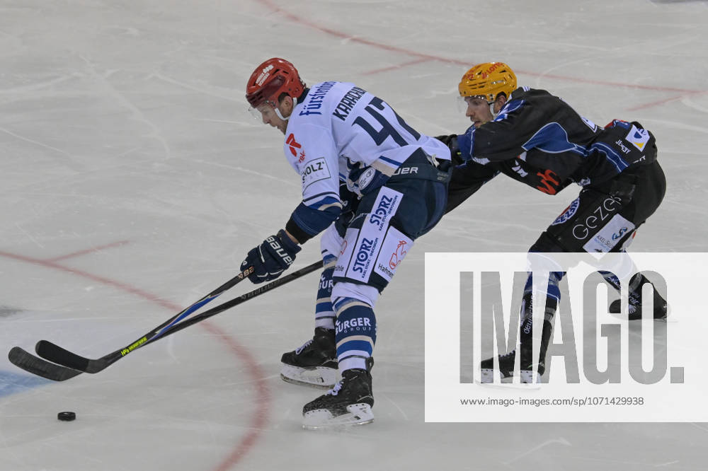 Alexander Karachun (Schwenninger Wild Wings 47) im Angriff , Fischtown Pinguins - Schwenninger Wild Wings, Eishockey, Deutsche Eishockey Liga, DEL, 18.01.2026 Bremerhaven Bremen Deutschland