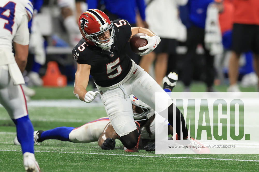 ATLANTA, GA - OCTOBER 13: Drake London (5) of the Atlanta Falcons is tackled after a pass reception during the Monday night NFL, American Football Herren, USA football game between the Buffalo Bills and the Atlanta Falcons on October 13, 2025 at Mercedes-Benz Stadium in Atlanta, Georgia. (Photo by David J. Griffin Icon Sportswire) NFL: OCT 13 Bills at Falcons Icon9532510132347