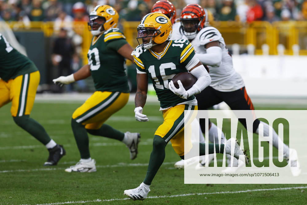 GREEN BAY, WI - OCTOBER 12: Green Bay Packers cornerback Bo Melton (16) returns a kick during a game between the Green Bay Packers and the Cincinnati Bengals at Lambeau Field on October 12, 2025 in Green Bay, WI. (Photo by Larry Radloff Icon Sportswire) NFL, American Football Herren, USA OCT 12 Bengals at Packers Icon2510125184