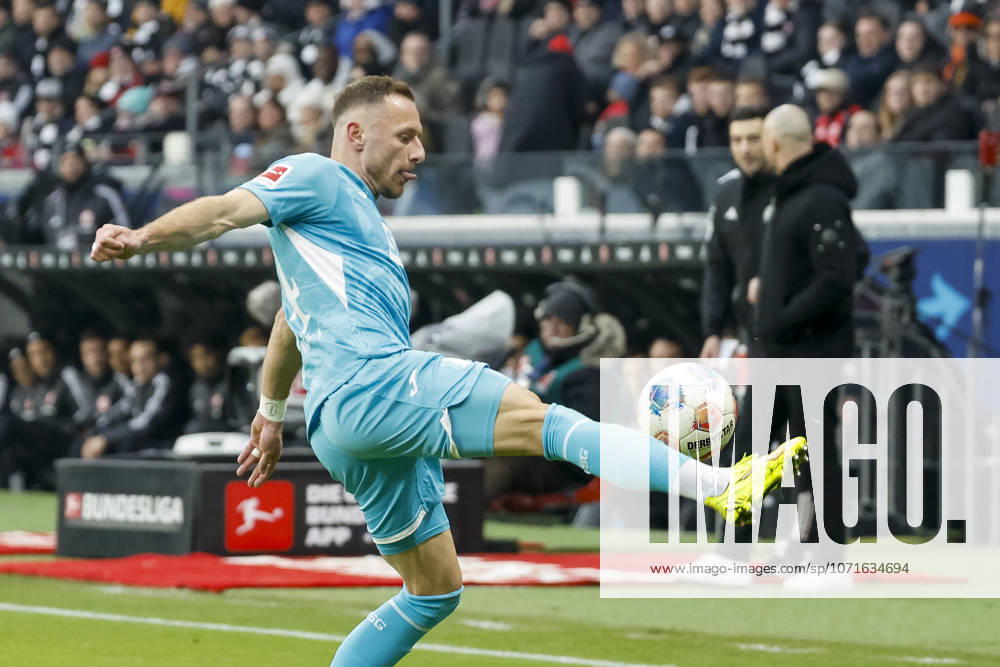 Vladimir Coufal (TSG Hoffenheim, 34) am Ball , Deutschland, Fussball, 1. Bundesliga, 19.Spieltag, 2025 2026, Eintracht Frankfurt vs. TSG 1899 Hoffenheim, 24.01.2026, Frankfurt am Main Deutsche-Bank-Park Deutschland