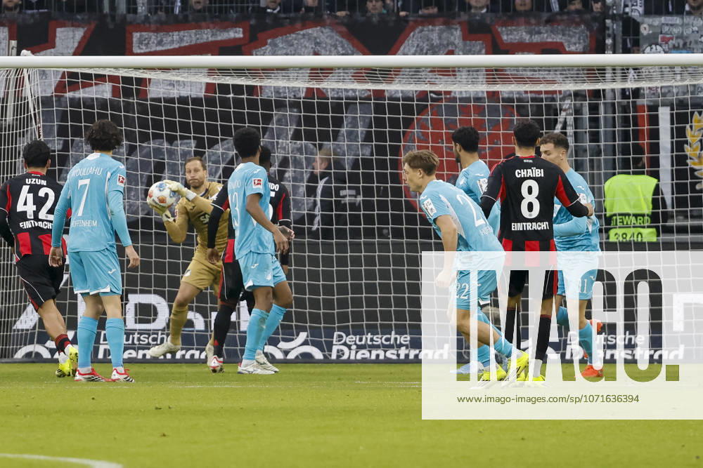 Im Strafraum von TSG Hoffenheim , Deutschland, Fussball, 1. Bundesliga, 19.Spieltag, 2025 2026, Eintracht Frankfurt vs. TSG 1899 Hoffenheim, 24.01.2026, Frankfurt am Main Deutsche-Bank-Park Deutschland