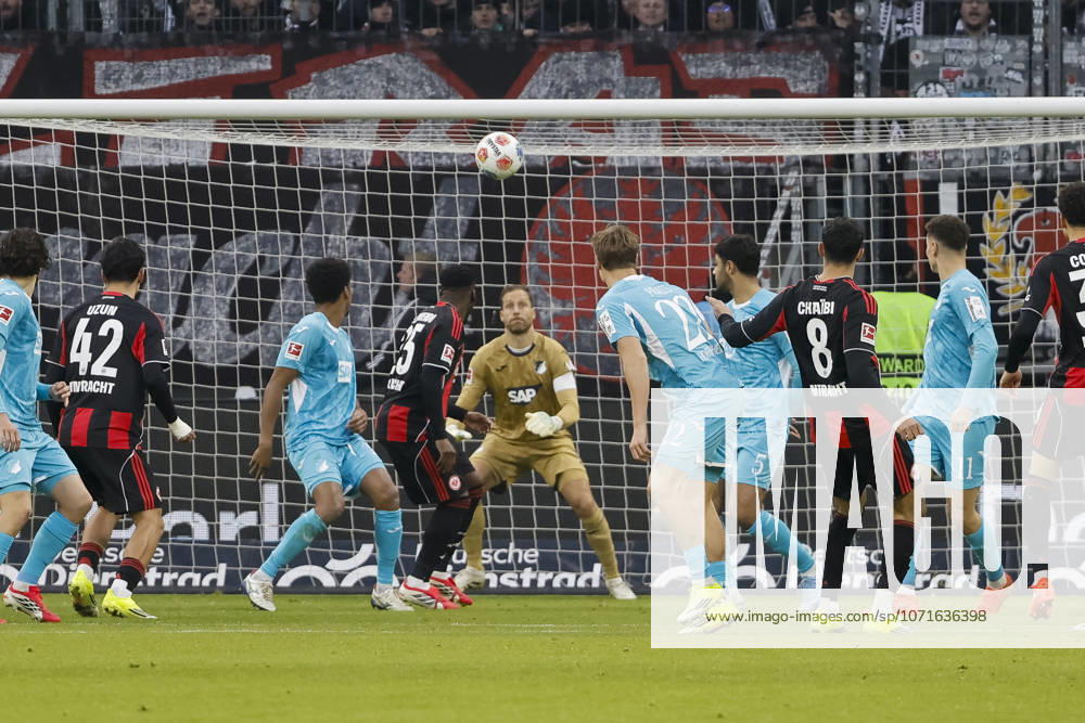 Im Strafraum von TSG Hoffenheim , Deutschland, Fussball, 1. Bundesliga, 19.Spieltag, 2025 2026, Eintracht Frankfurt vs. TSG 1899 Hoffenheim, 24.01.2026, Frankfurt am Main Deutsche-Bank-Park Deutschland