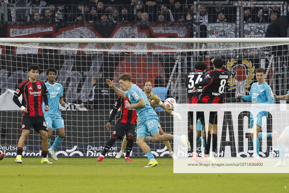 Im Strafraum von TSG Hoffenheim , Deutschland, Fussball, 1. Bundesliga, 19.Spieltag, 2025 2026, Eintracht Frankfurt vs. TSG 1899 Hoffenheim, 24.01.2026, Frankfurt am Main Deutsche-Bank-Park Deutschland