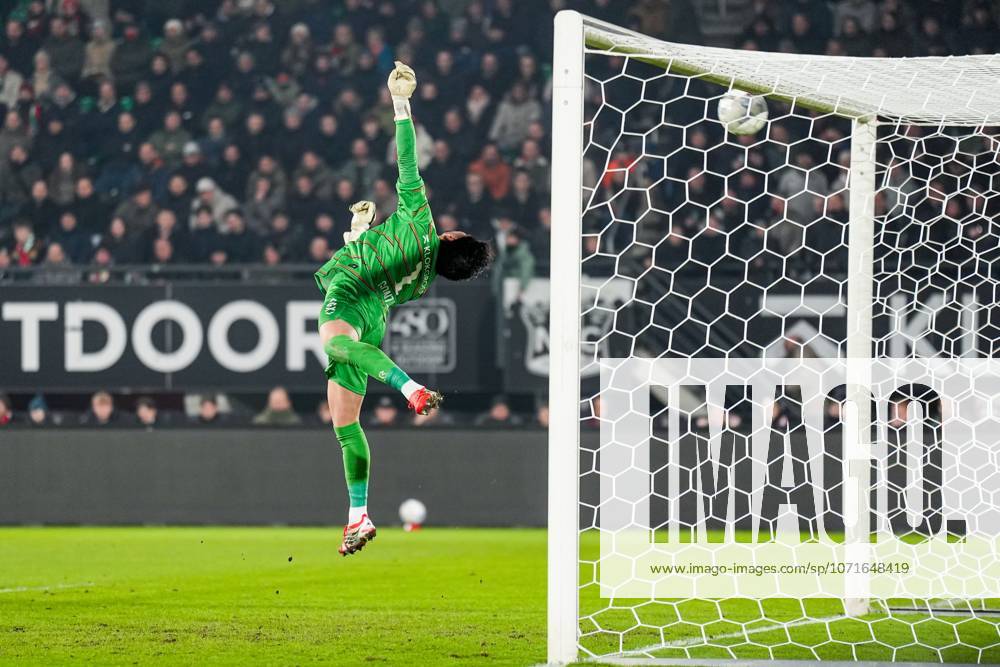 NIJMEGEN - NEC Nijmegen goalkeeper Gonzalo Grettaz is unable to prevent Younes Namli of PEC Zwolle (not pictured) from scoring a goal during the Dutch Eredivisie match between NEC Nijmegen and PEC Zwolle at De Goffert on January 24, 2026, in Nijmegen, Netherlands. RONALD HOOGENDOORN ANP Eredivisie 2025-2026 ANPxSportx IVx 548422173 originalFilename: 548422173