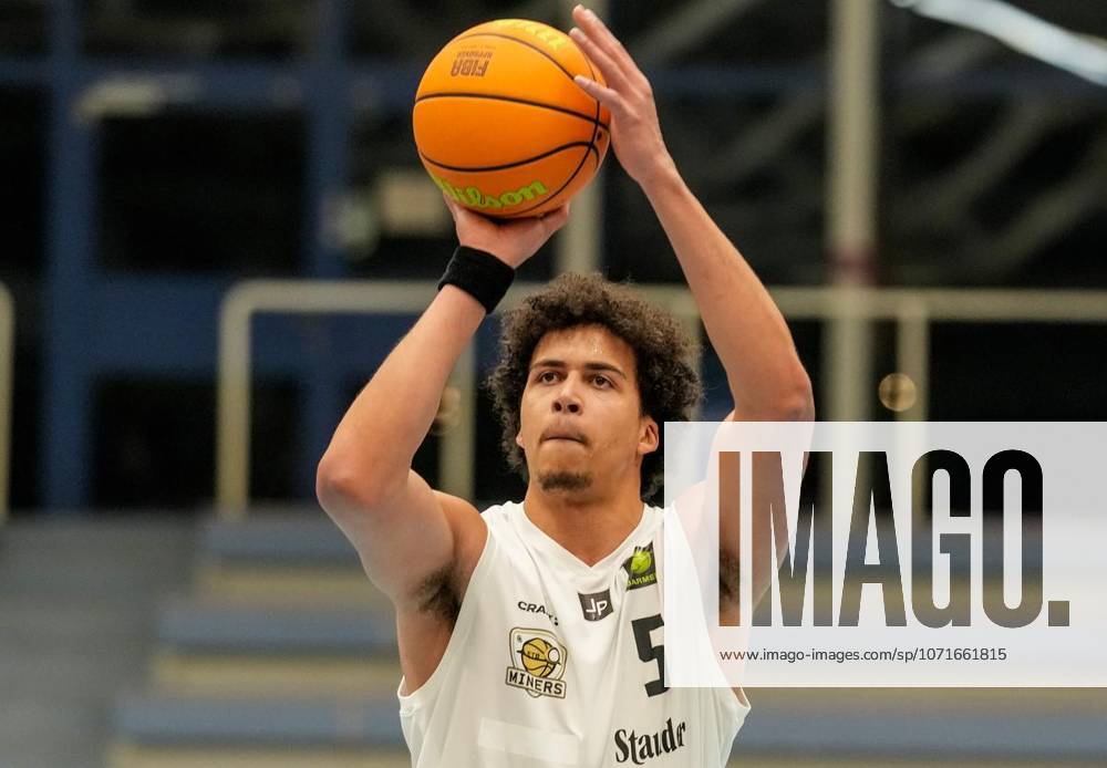 Benjamin Uzoma von den ETB Miners im Spiel gegen Baskets Juniors TSG Westerstede am 24.01. 2026. Das Spiel endete X:X in der Sporthalle Am Hallo, Ernestinenstraße 57. Michael Gohl FUNKE Foto Services Deutschland Nordrhein-Westfalen Essen