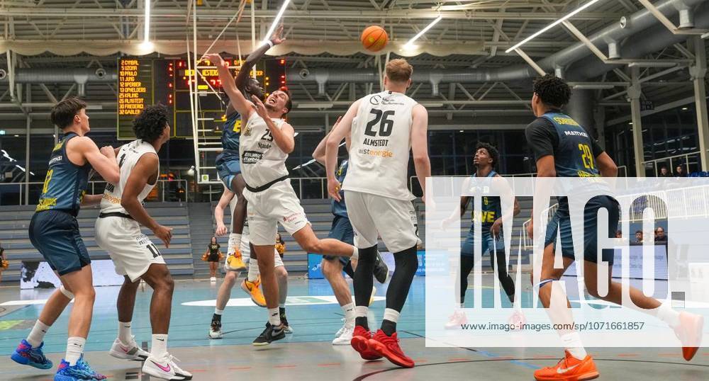 Leon Kalinic von den ETB Miners im Spiel gegen Baskets Juniors TSG Westerstede am 24.01. 2026. Das Spiel endete X:X in der Sporthalle Am Hallo, Ernestinenstraße 57. Michael Gohl FUNKE Foto Services Deutschland Nordrhein-Westfalen Essen