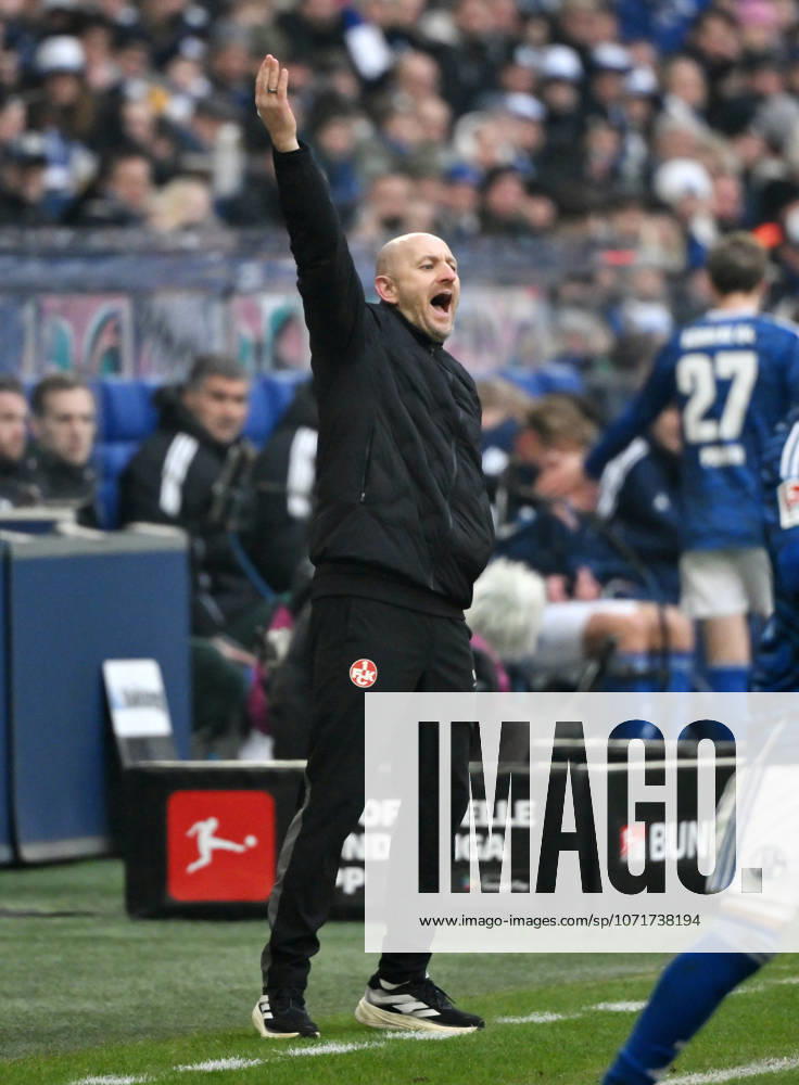 Trainer Torsten Lieberknecht (1. FC Kaiserslautern) 25.01.2026, Fussball 2. Bundesliga, Saison 2025 2026, 19. Spieltag, FC Schalke 04 - 1. FC Kaiserslautern 2:2 DFL regulations prohibit any use of photographs as image sequences and or quasi-video Gelsenkirchen Veltins Arena Nordrhein Westfalen Deutschland