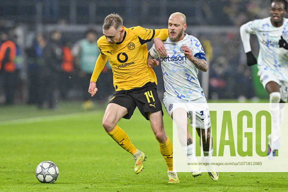 V. li. im Zweikampf Maximilian Beier (Dortmund 14) Federico Dimarco (Inter 32) 28.01.2026 Fussball, Champions League, Borussia Dortmund vs Inter Mailand , Signal Iduna Park, Dortmund,