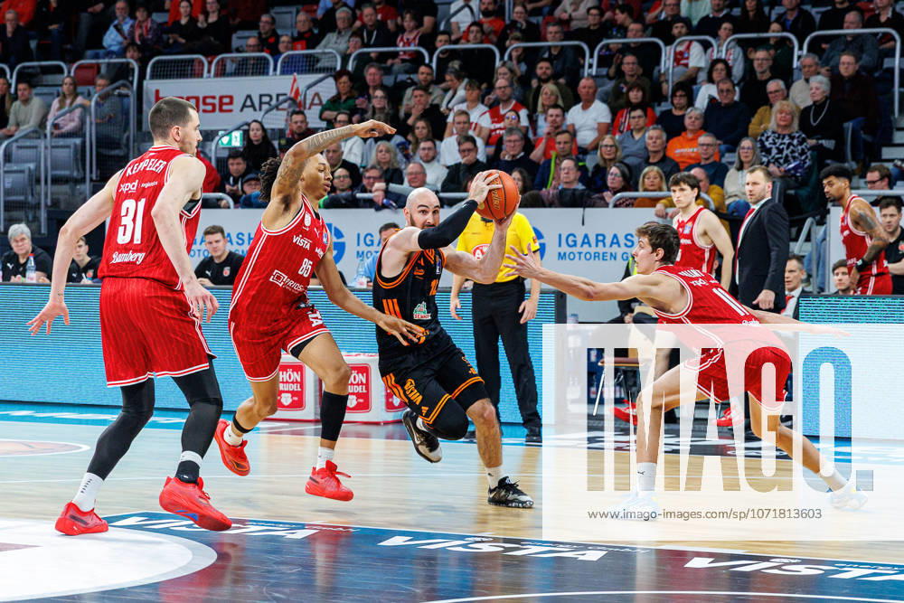 Daniel Keppeler (BMA365 Bamberg Baskets, 31), Austin Crowley (BMA365 Bamberg Baskets, 85), Tommy Kuhse (Rasta Vechta, 12), Richard Balint (BMA365 Bamberg Baskets, 11), BMA365 Bamberg Baskets vs. Rasta Vechta, Basketball, easyCredit BBL, 2. Spieltag, 28.01.2026 BMA365 Bamberg Baskets vs. Rasta Vechta, Basketball, easyCredit BBL, 2. Spieltag, 28.01.2026 Bamberg