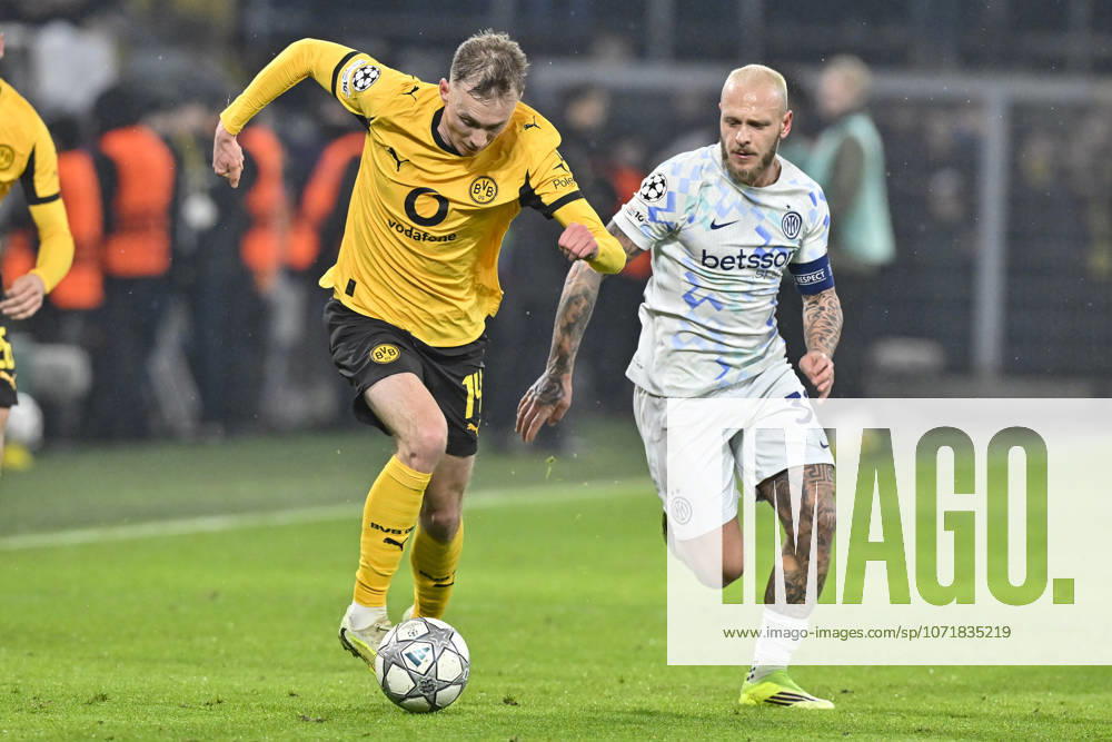 V. li. im Zweikampf Maximilian Beier (Dortmund 14) Federico Dimarco (Inter 32) 28.01.2026 Fussball, Champions League, Borussia Dortmund vs Inter Mailand , Signal Iduna Park, Dortmund,