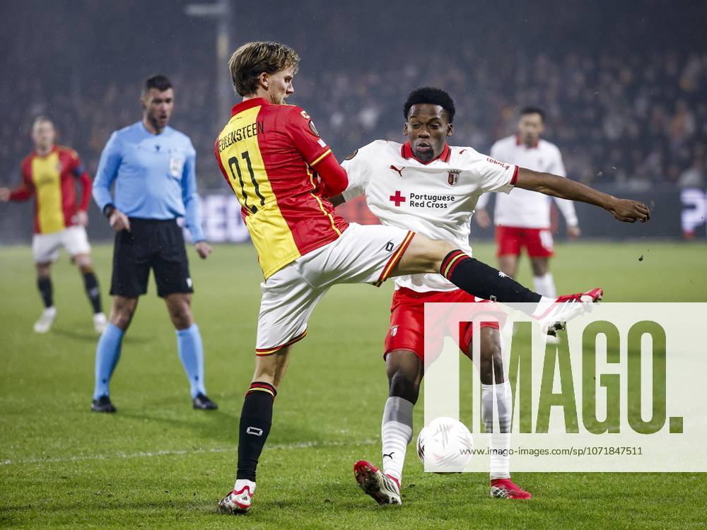 DEVENTER - (l-r) Melle Meulensteen of Go Ahead Eagles and Jean-Baptiste Gorby of Sporting Braga during the UEFA Europa league match between Go Ahead Eagles and Sporting Braga in De Adelaarshorst on January 29, 2026 in Deventer, Netherlands. VINCENT JANNINK ANP UEFA Europa League 2025-2026 ANPxSportx IVx 549047761 originalFilename: 549047761