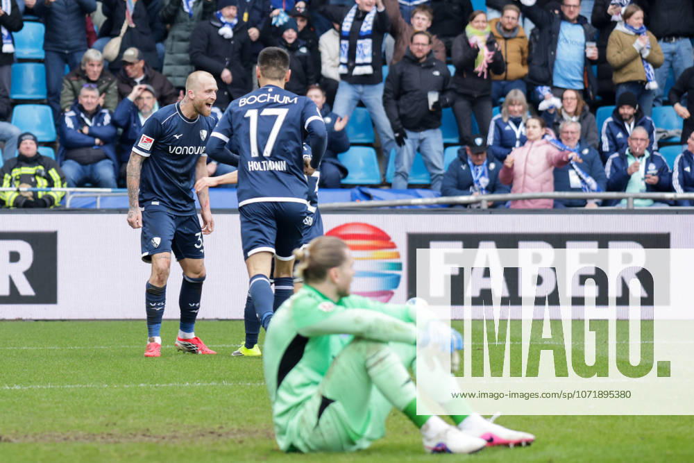 Fussball 2.Bundesliga, VfL Bochum - FC Schalke 04 v.l. Tor, Philipp Hofmann (VfL Bochum) Bochum