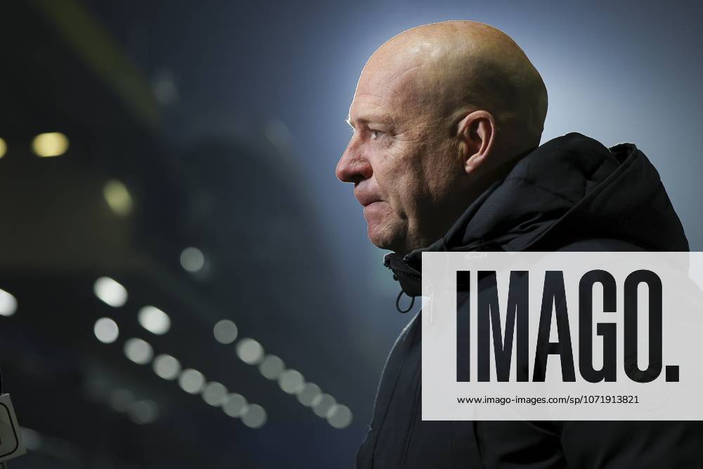 , MAC3PARK Stadion , season 2025 2026 , Dutch Eredivisie Football , match between PEC Zwolle and Telstar , picture shows PEC Zwolle coach Henry van der Vegt PEC - Telstar x201216299x