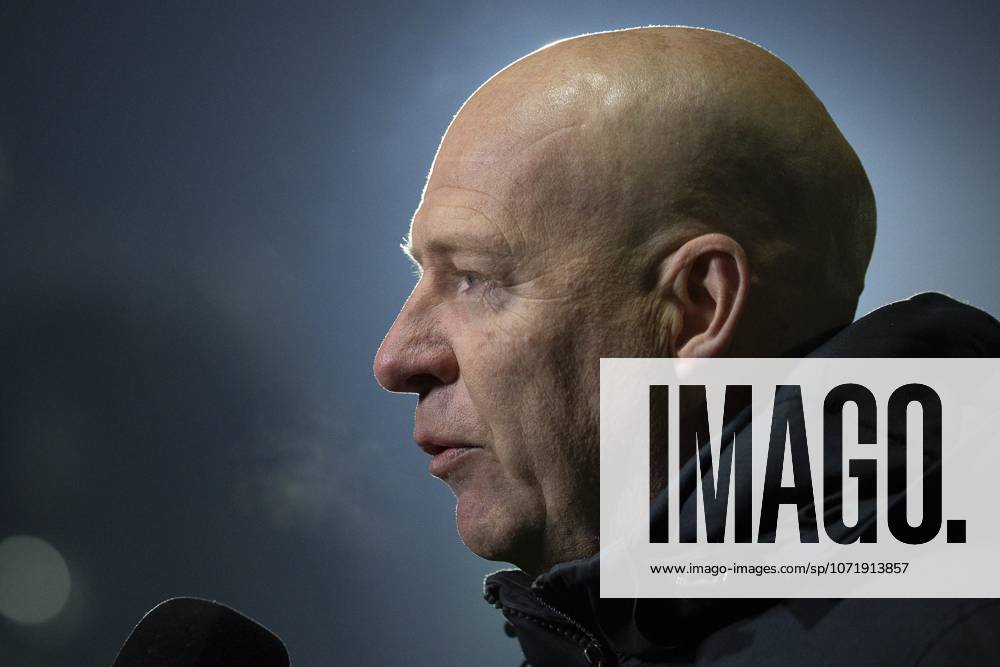 , MAC3PARK Stadion , season 2025 2026 , Dutch Eredivisie Football , match between PEC Zwolle and Telstar , picture shows PEC Zwolle coach Henry van der Vegt PEC - Telstar x201216305x