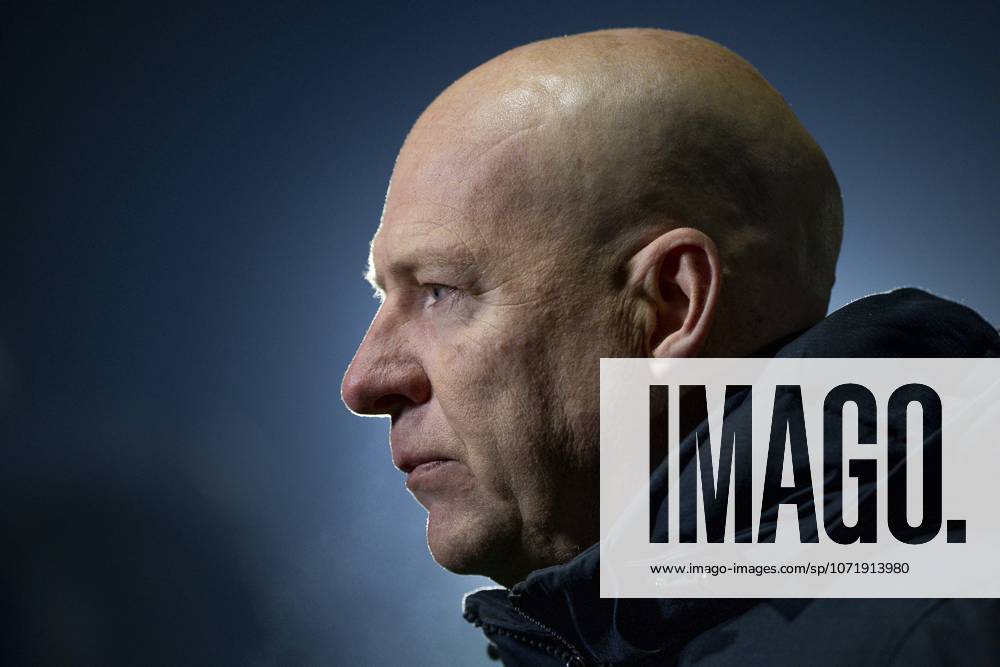 , MAC3PARK Stadion , season 2025 2026 , Dutch Eredivisie Football , match between PEC Zwolle and Telstar , picture shows PEC Zwolle coach Henry van der Vegt PEC - Telstar x201216583x