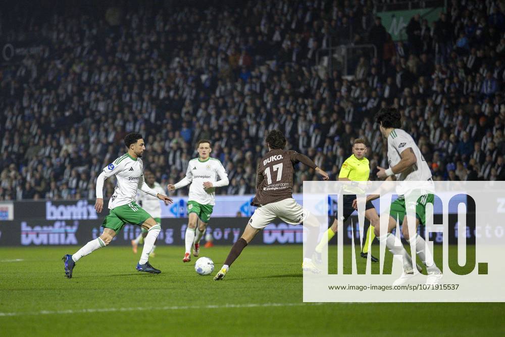 , MAC3PARK Stadion , season 2025 2026 , Dutch Eredivisie Football , match between PEC Zwolle and Telstar , picture shows PEC Zwolle player Younes Namli Telstar-player Nils Rossen PEC - Telstar x201217086x