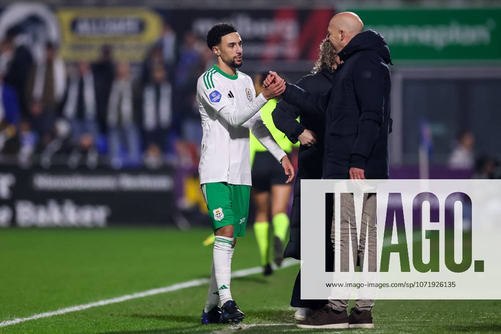 , MAC³PARK Stadion , season 2025 2026 , Dutch Eredivisie Football , match between PEC Zwolle and Telstar , picture shows PEC Zwolle player Younes Namli and PEC Zwolle coach Henry van der Vegt PEC - Telstar x201222170x