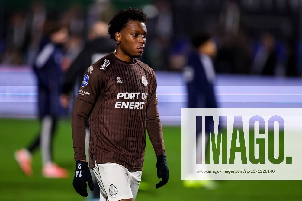 , MAC³PARK Stadion , season 2025 2026 , Dutch Eredivisie Football , match between PEC Zwolle and Telstar , picture shows Telstar-player Neville Ogidi Nwankwo looks dejected PEC - Telstar x201222181x